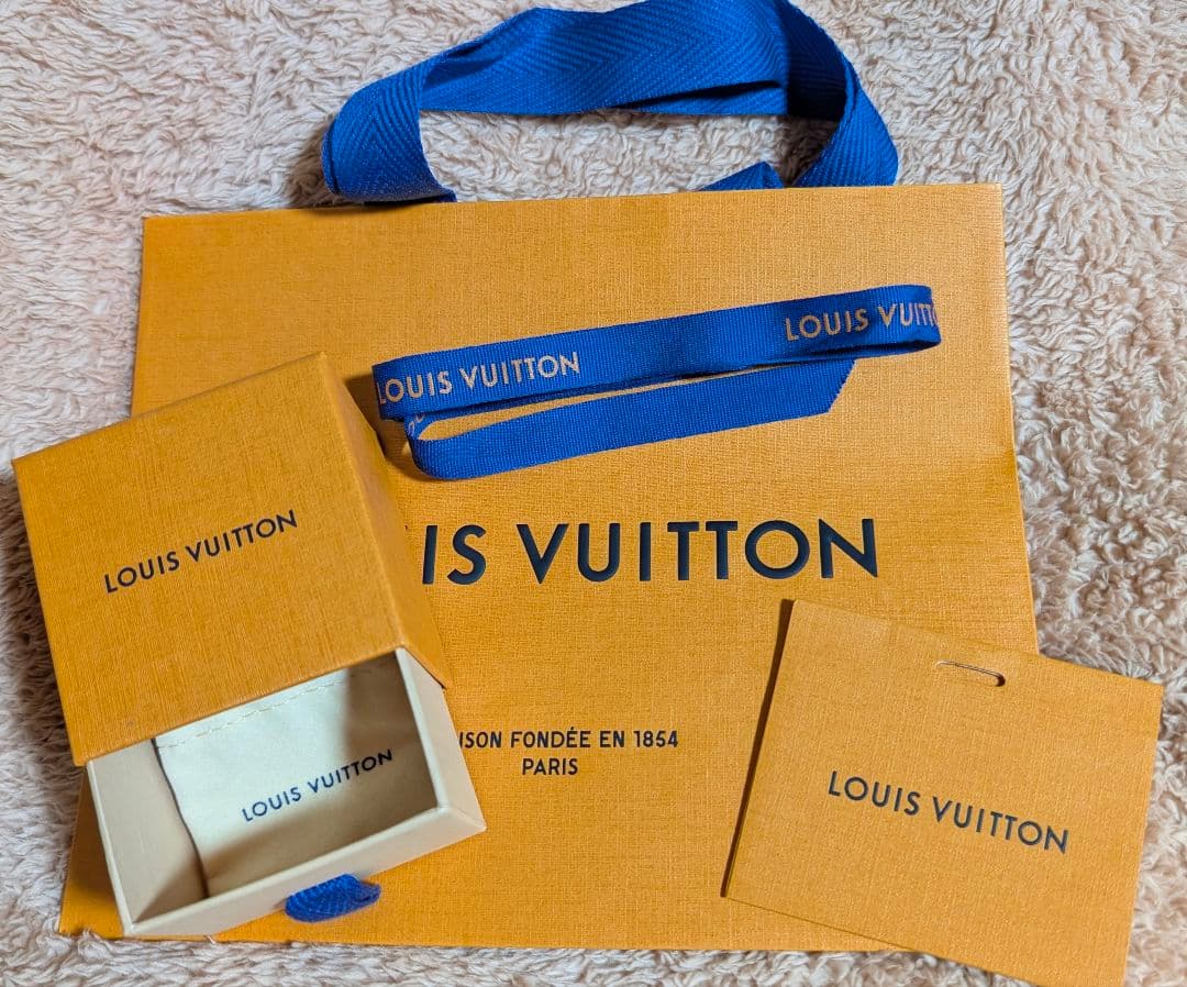 ルイヴィトン LV アイコニック ストラスピアス