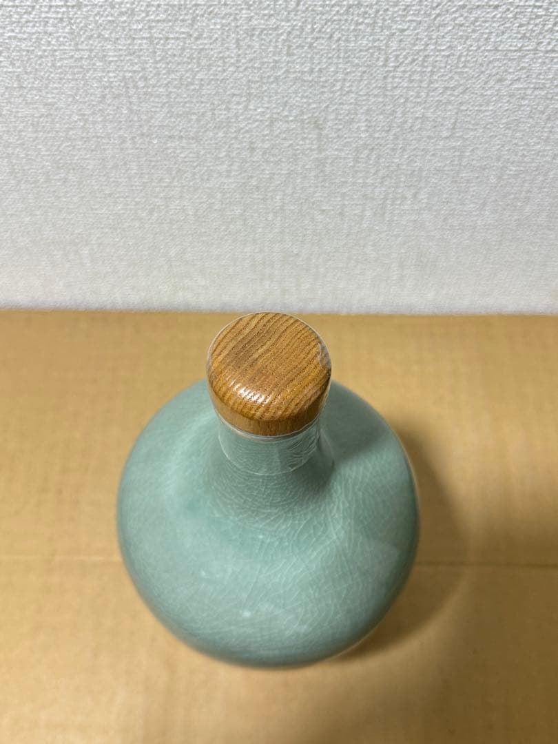 古酒未開栓ニッカ ウイスキー 高麗青磁雲鶴草華文様象嵌ボトル青峯 陶器ボトル