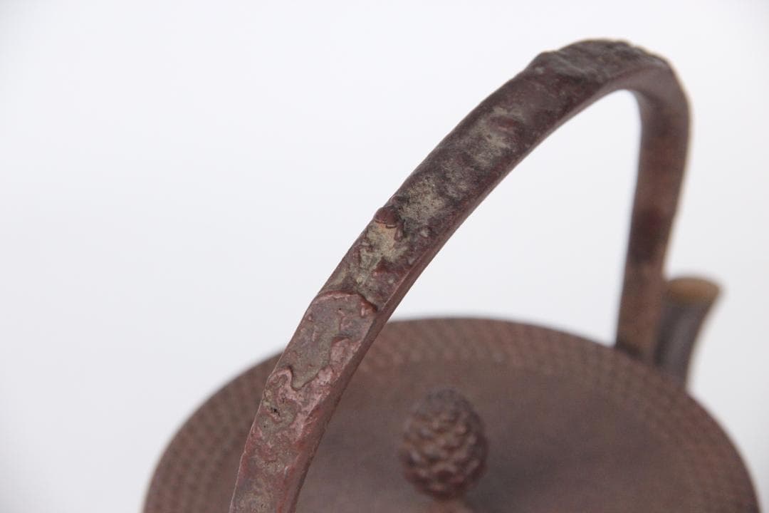 南部鉄瓶 光原社 北鳳造 身在銘　寸筒鉄瓶　約1300ml 霰 EM3-13