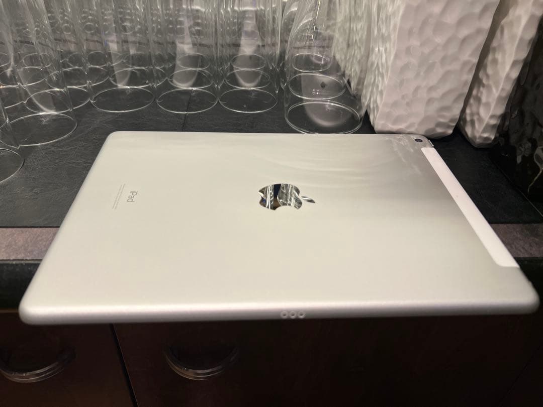 Apple iPad 第8世代 32GB セルラーモデル