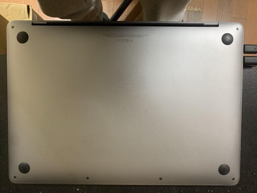 極美品 MacBook Pro A2289 2020 i5/8GB/256GB
