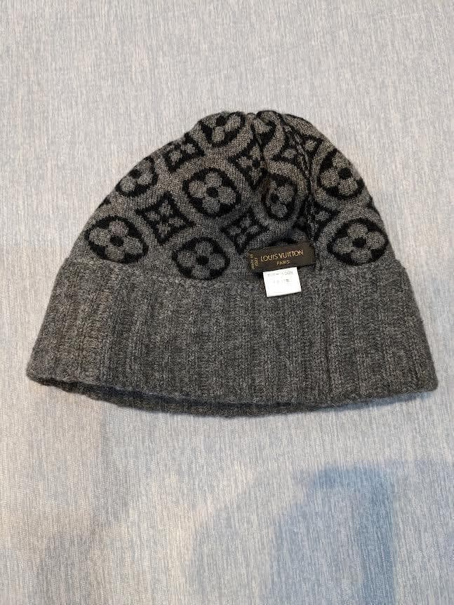ルイヴィトン LOUIS VUITTON　ニット帽　カシミア100% 美品