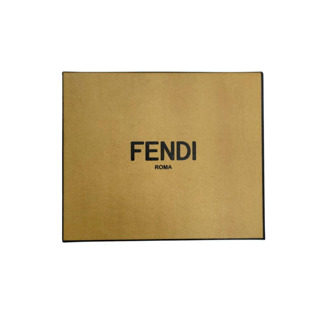 フェンディ　三つ折り財布　FFダイヤモンドウォレット　グレー　グレージュ