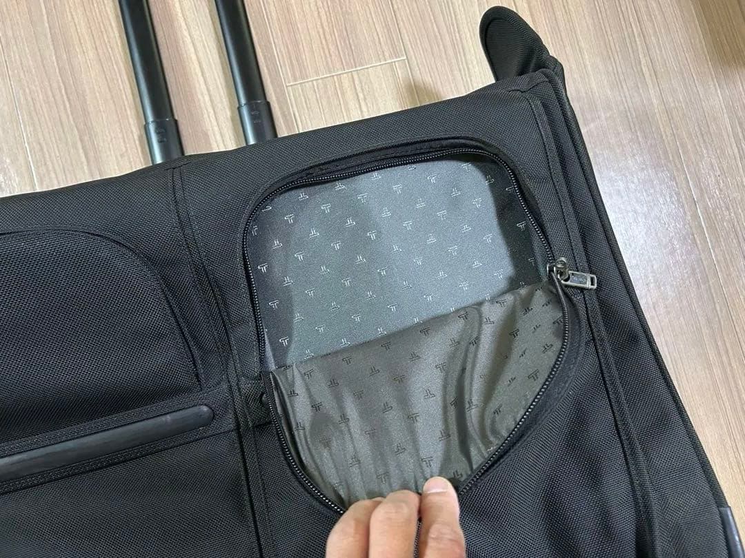 (週末セール)TUMIガーメント ブラックキャリーケース