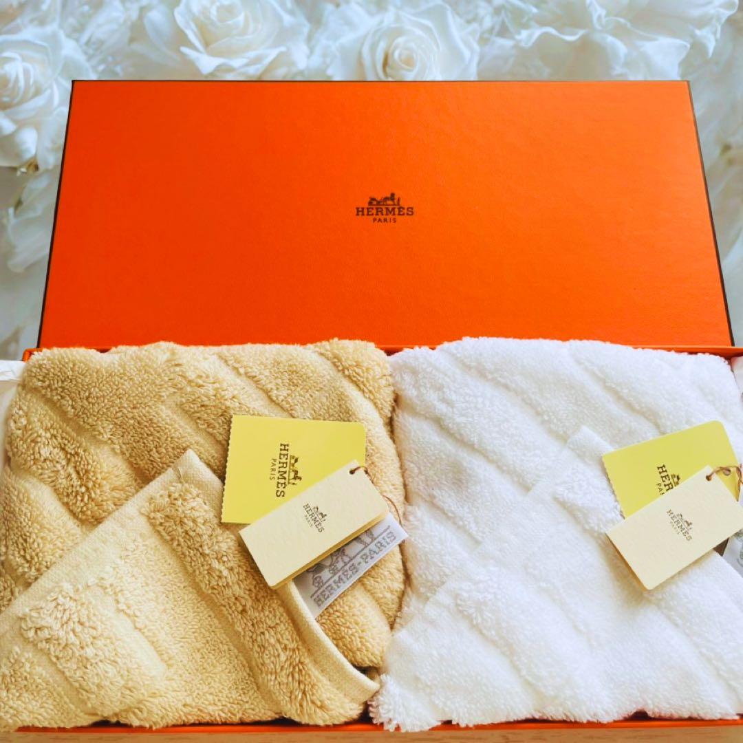 【新品タグ付き】HERMES カレ・タオル　ステアーズ　タオルハンカチ2枚セット