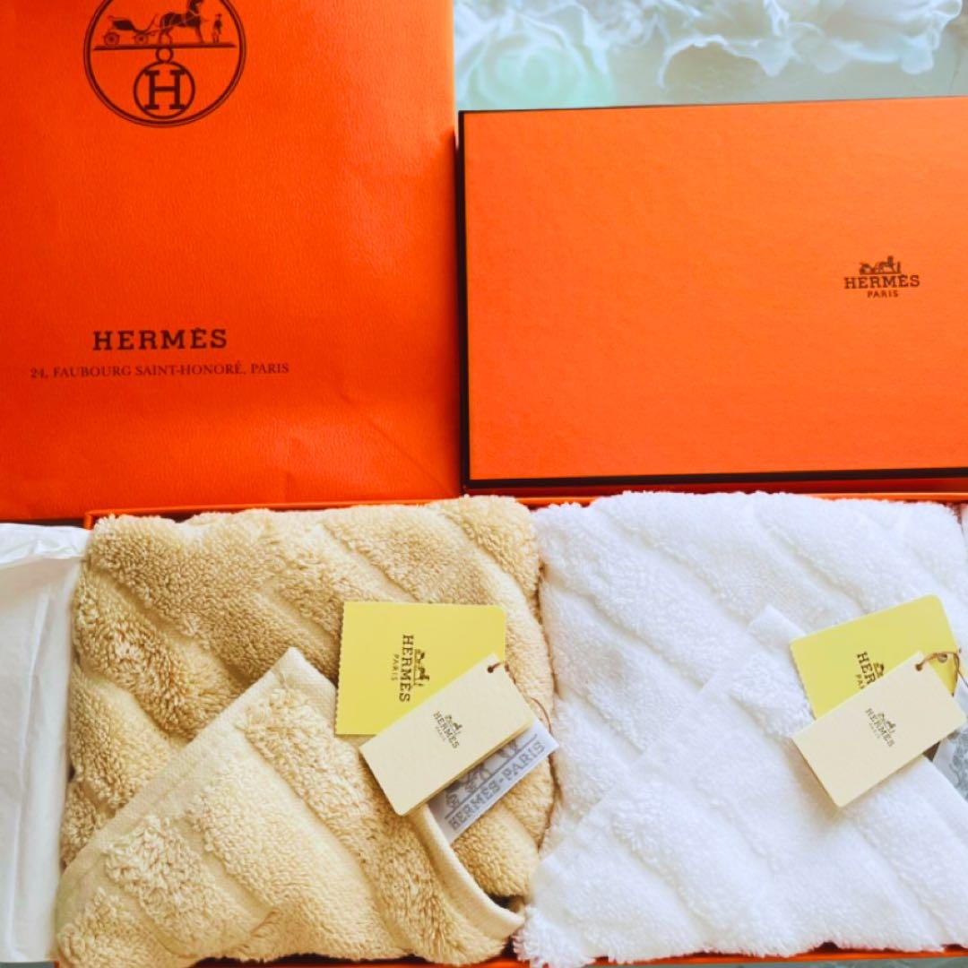 【新品タグ付き】HERMES カレ・タオル　ステアーズ　タオルハンカチ2枚セット
