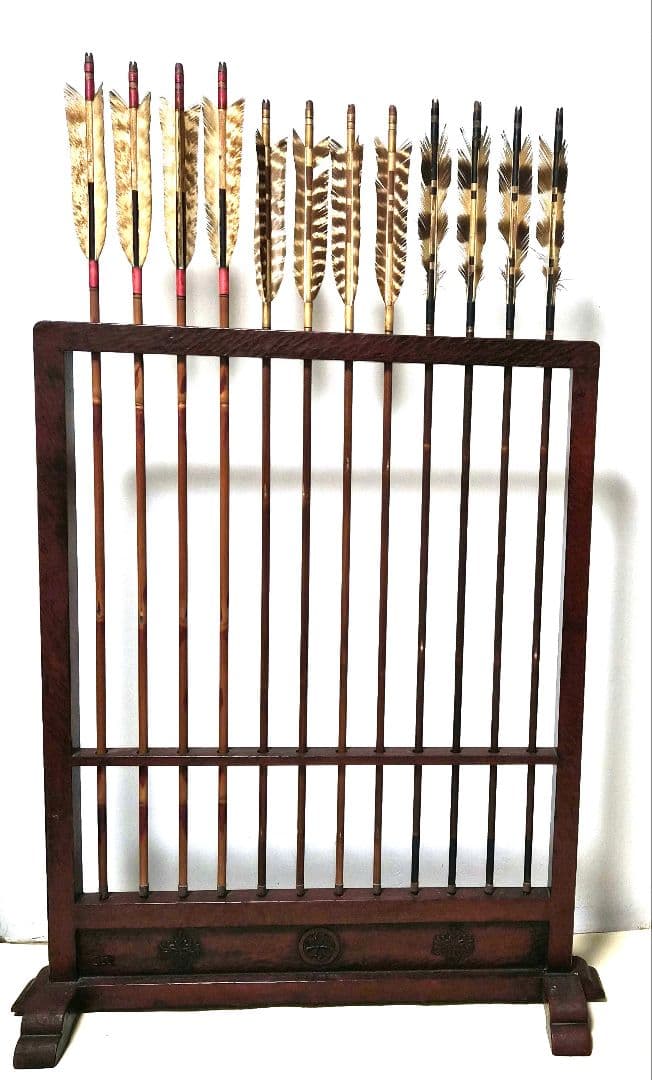 鎌倉彫のような【矢衝立】