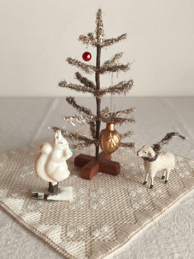 【たし1012さま】vintage ❀ マットゴールドの クルミオーナメント