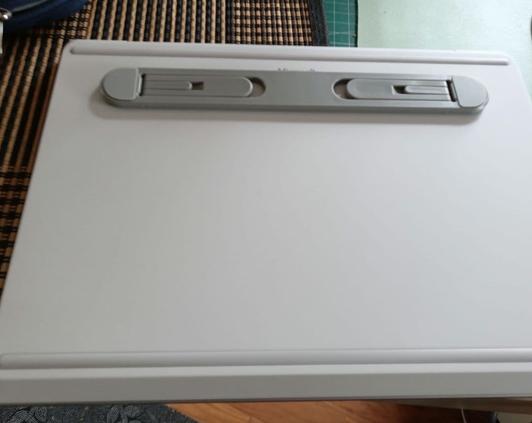Surface Laptop Go3[プラチナ]中古キヤリーケース、テンキ-付き