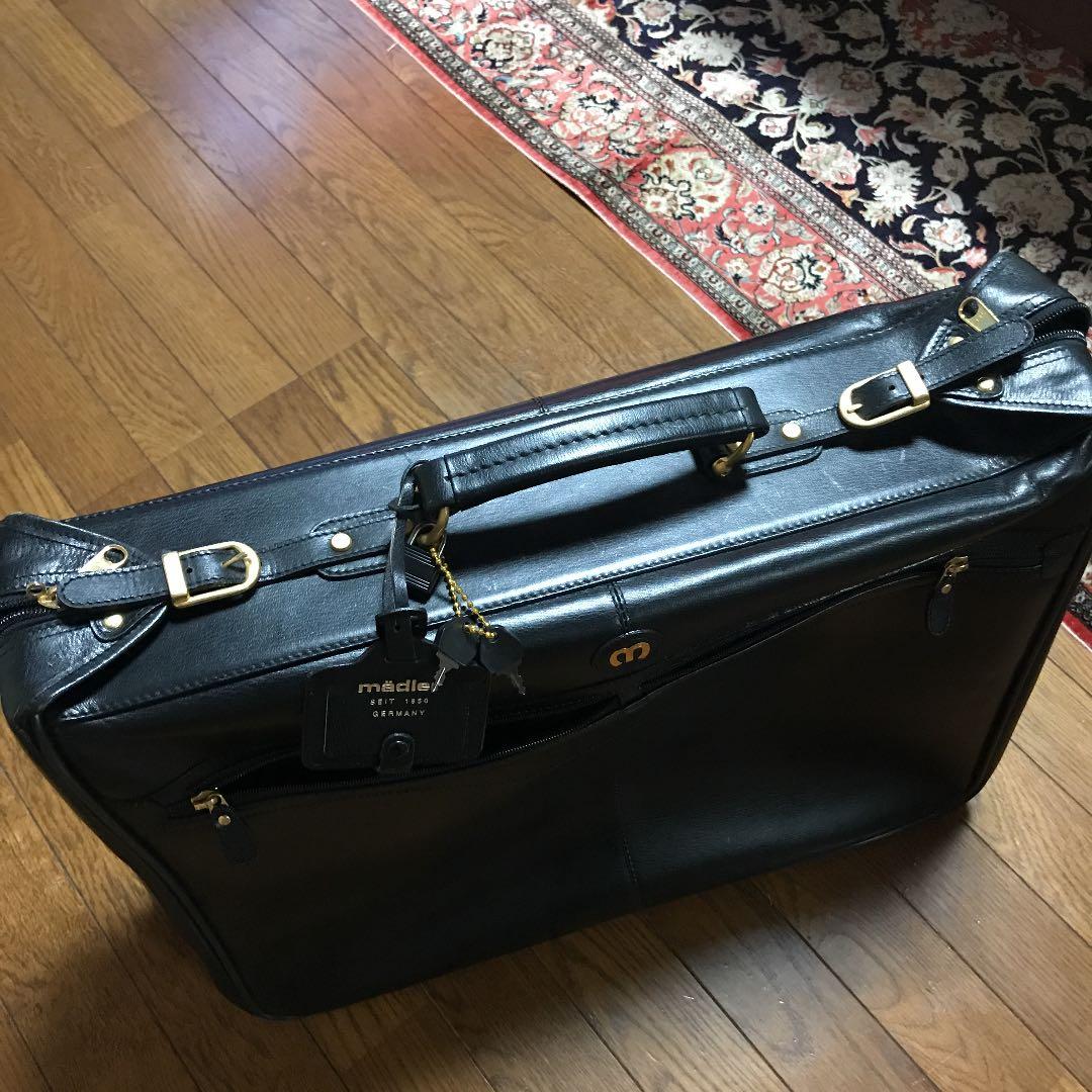 OFOFドイツ マドラー社のレザーガーメントバッグ