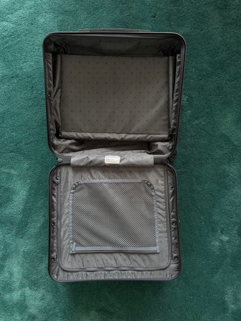 RIMOWA エッセンシャル スリーブ コンパクト 4輪 マットブラック 黒