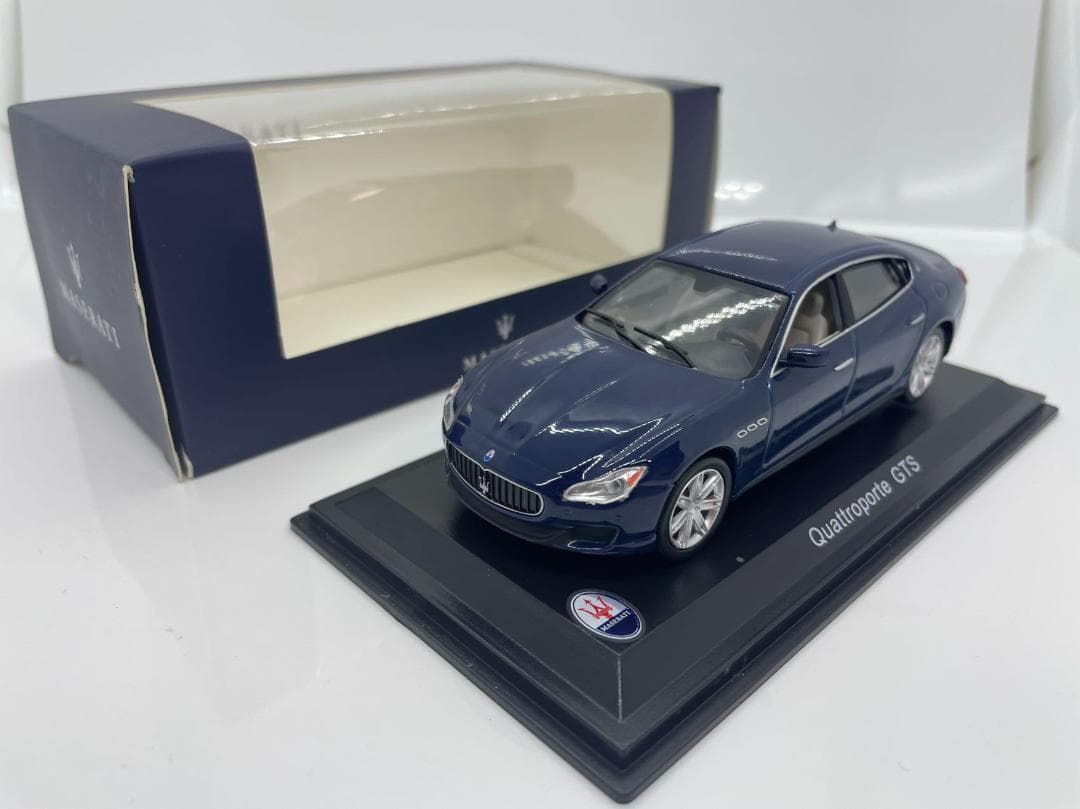 402-438 1/43 マセラティ Quattroporte GTS ブルー