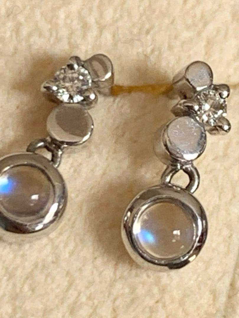 k18WGピアス✨ムーンストーン1.1g