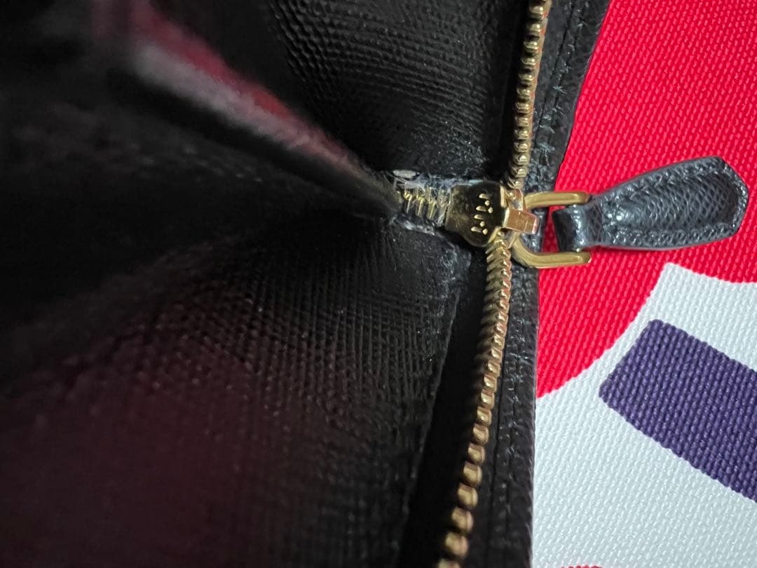 PRADA サフィアーノ二つ折り財布 ブラック