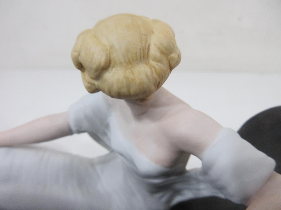 0907X ルイ・イカール ソファー 磁器 フィギュア