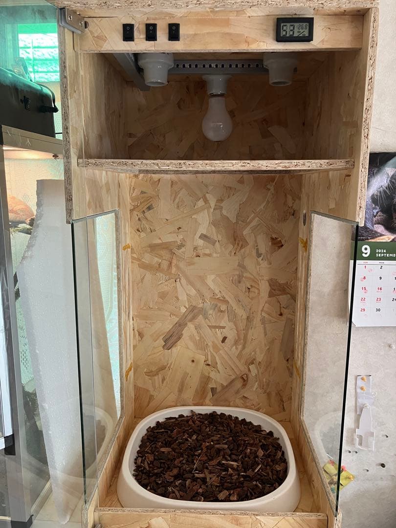 爬虫類　木製飼育ケージ　前面ガラス無し　40X40X80CM