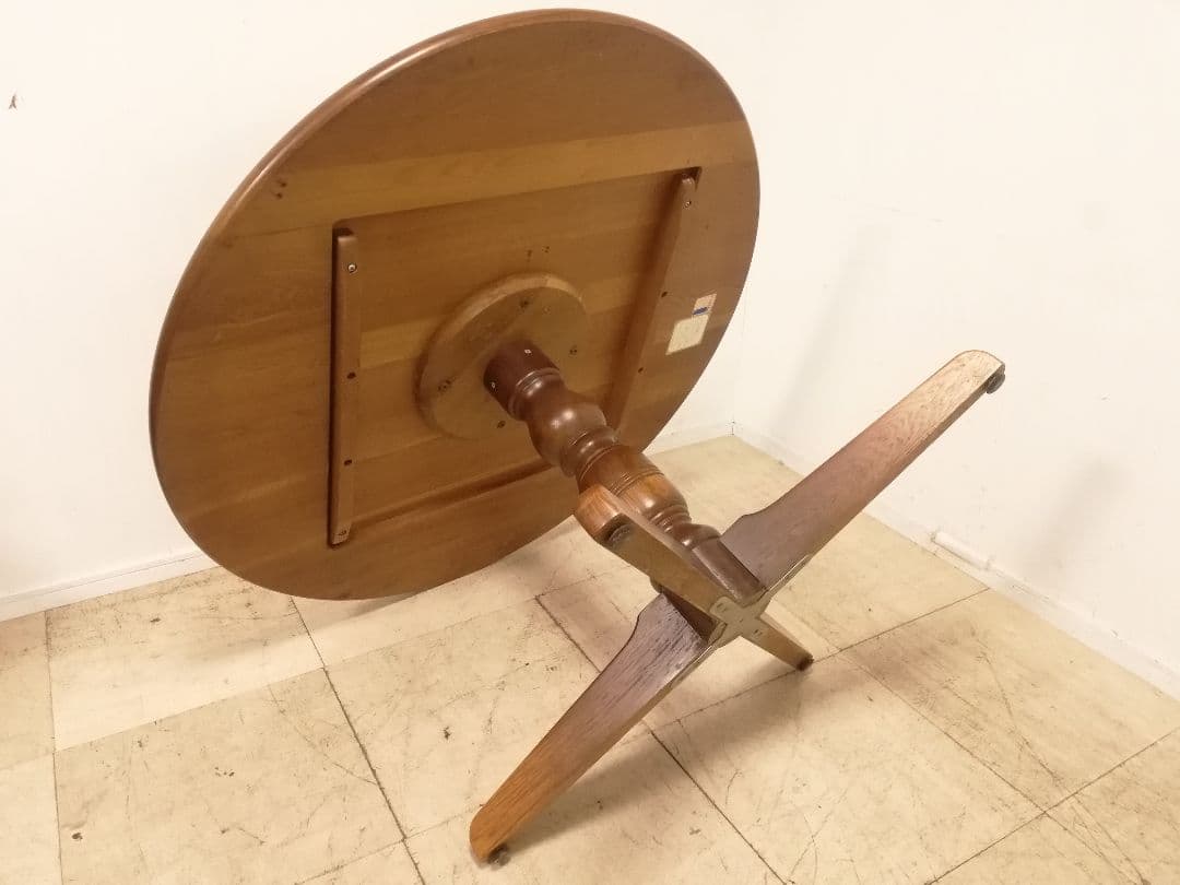 IDC大塚 飛騨産業 キツツキマーク ヴィンテージ ラウンド型ダイニングテーブル