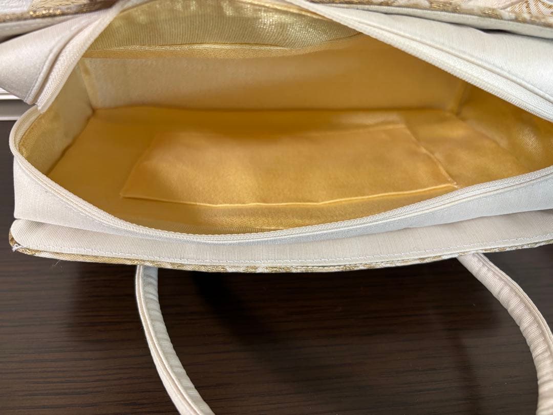 和装用バッグ 白と金の花柄