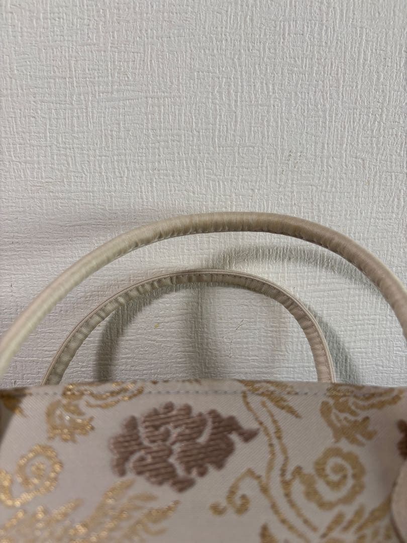 和装用バッグ 白と金の花柄
