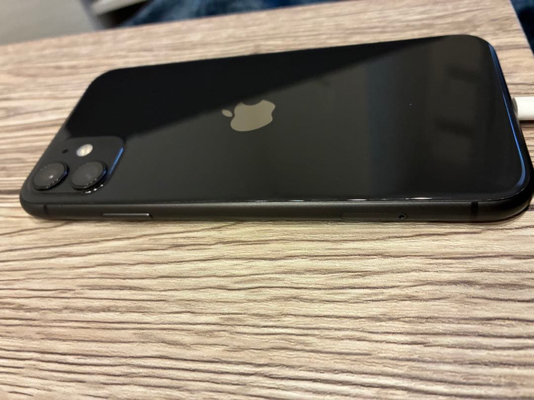 【値下げ】Apple iPhone 11 ブラック　本体（未使用ケーブル付）