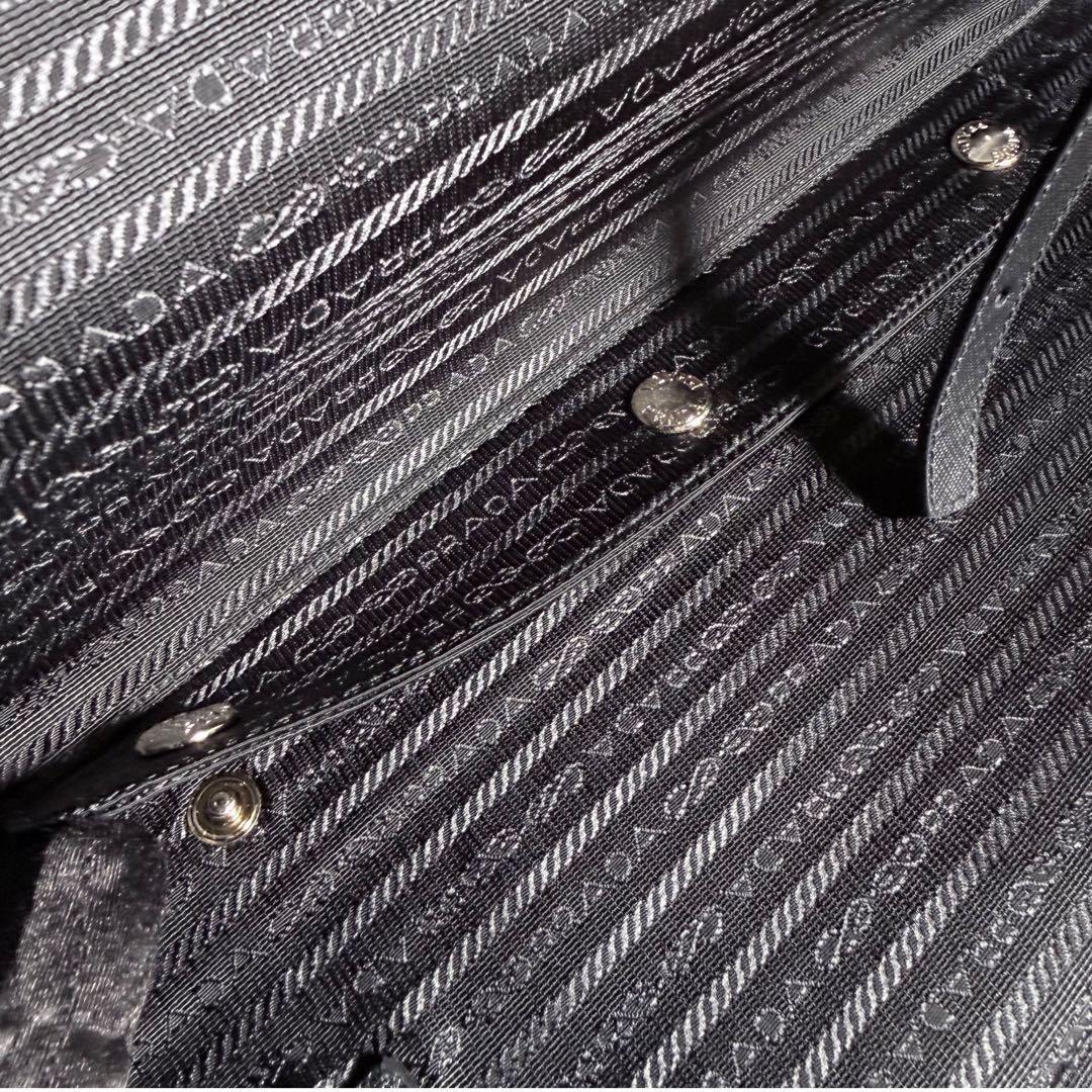 【美品】PRADA プラダ　サフィアーノレザー　スーツケース　三角ロゴ　旅行