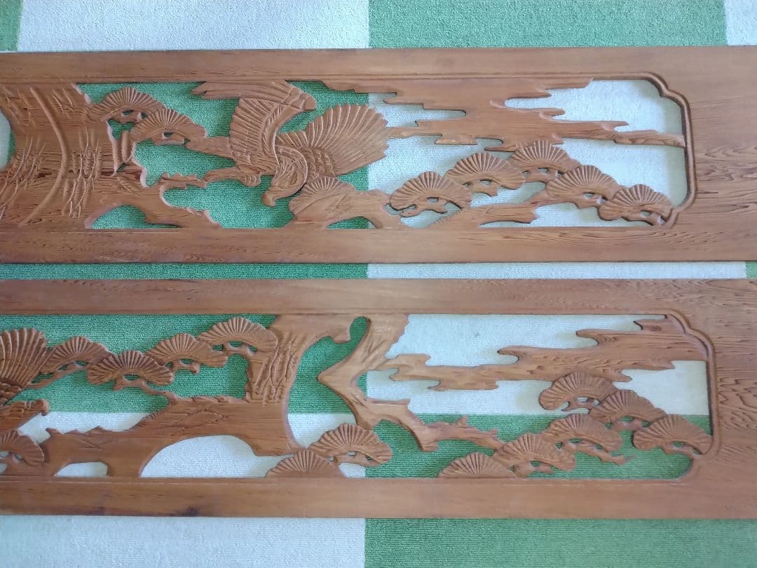 らん間 木製彫刻パネル 鶴と松のデザイン