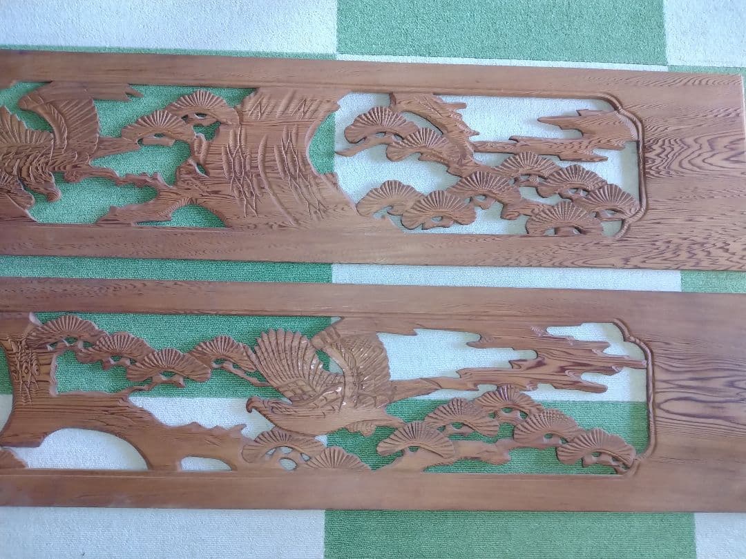 らん間 木製彫刻パネル 鶴と松のデザイン