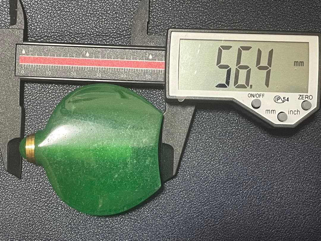 中国美術品　ヒスイ鼻煙壺　翡翠小瓶　時代物　唐物