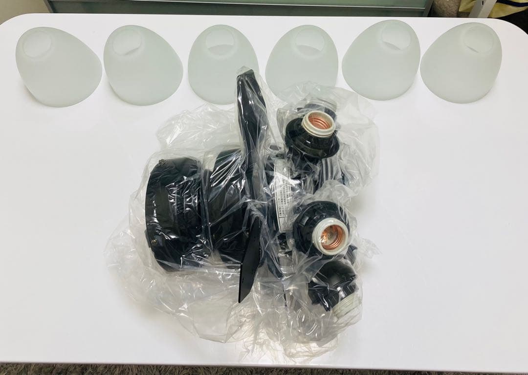 [新品未使用】LOWYA シーリングファンライト ラスボルタ6灯　羽2色