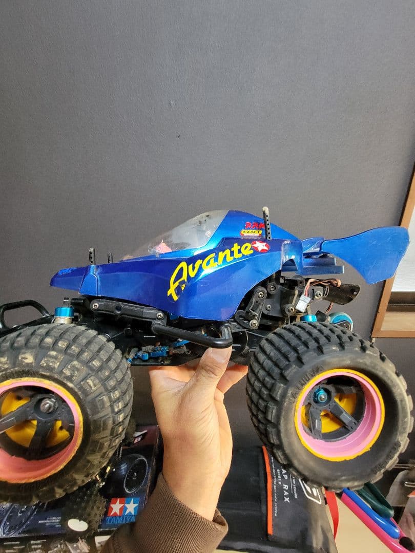 フィギュア付きオフロードRCカー