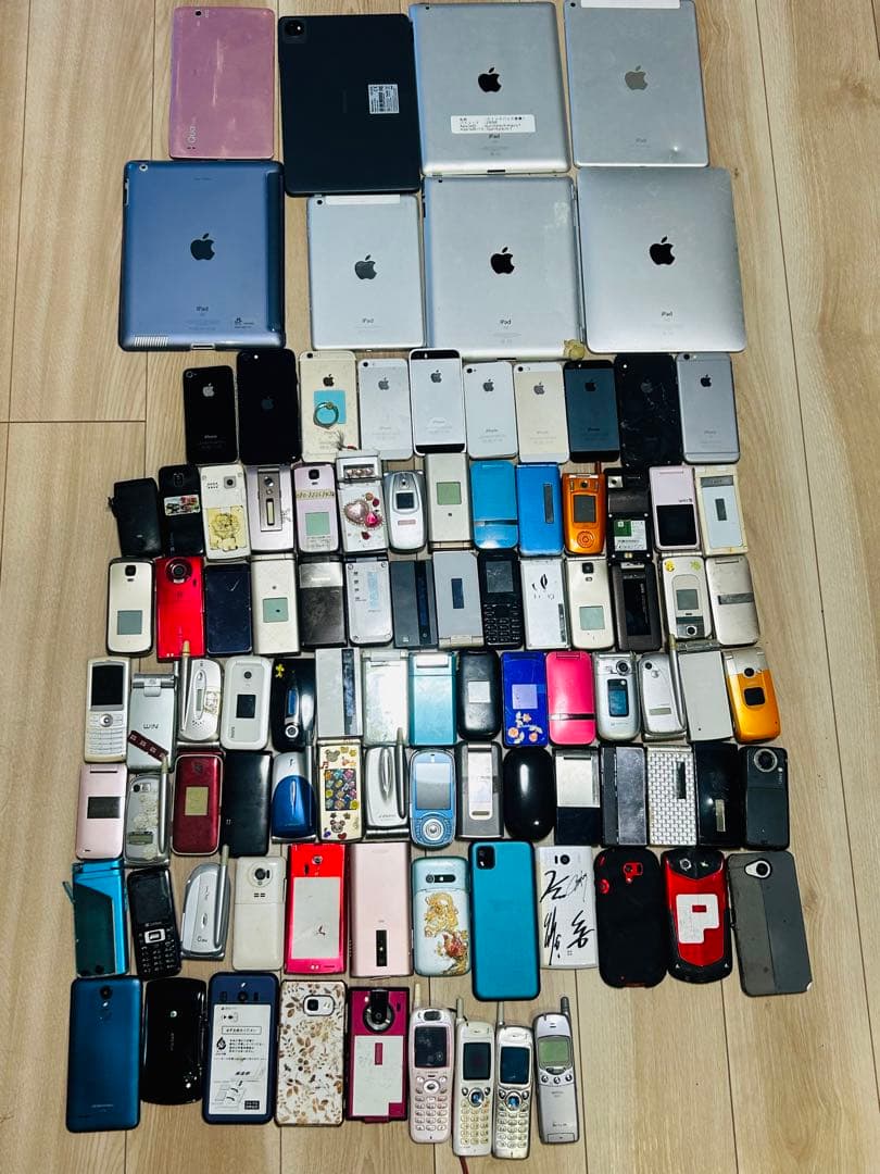 タブレット8台、iPhone10台、携帯73台、アンドロイド13台　ジャンク品