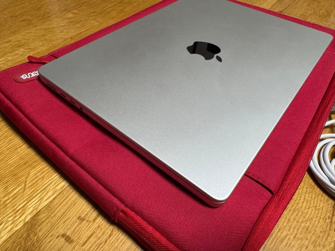 MacBook Pro 14インチ M3 / 512GB / USキーボード