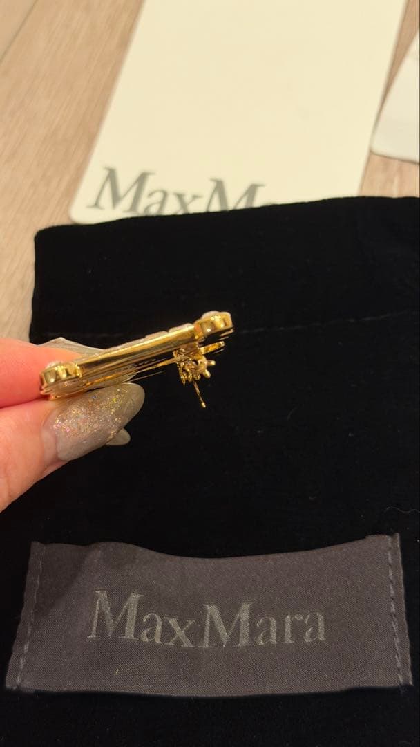 Max mara 定番 クリスタル x ゴールド　ブローチ
