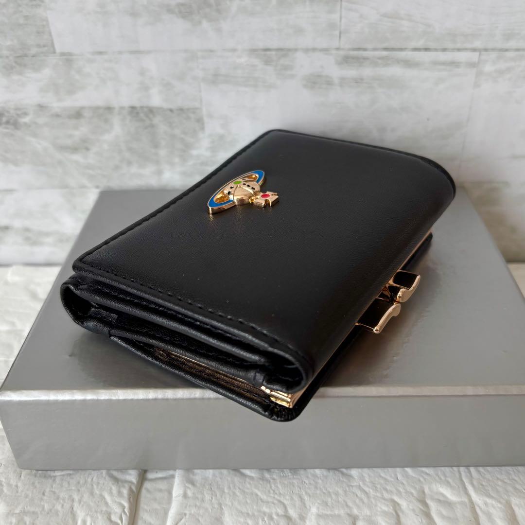 ヴィヴィアンウェストウッド　オーブロゴ輝く 上質レザー　三つ折財布 黒