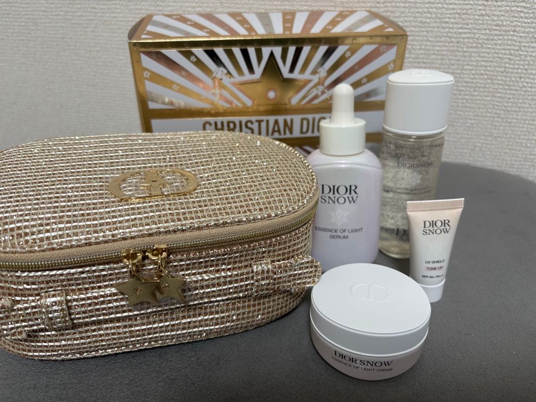 Dior クリスマスコフレ ディオール スノー エッセンス ホリデー 2025