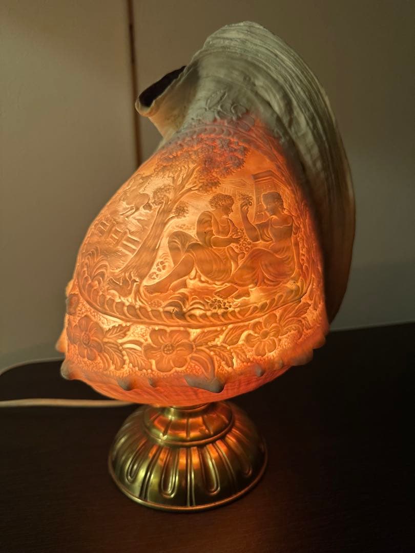 シェルランプ　アンティーク　貝殻の彫刻ランプ　カメオ
