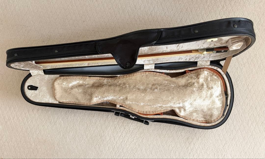 バイオリン 本体と肩当て、ケースベルト付き