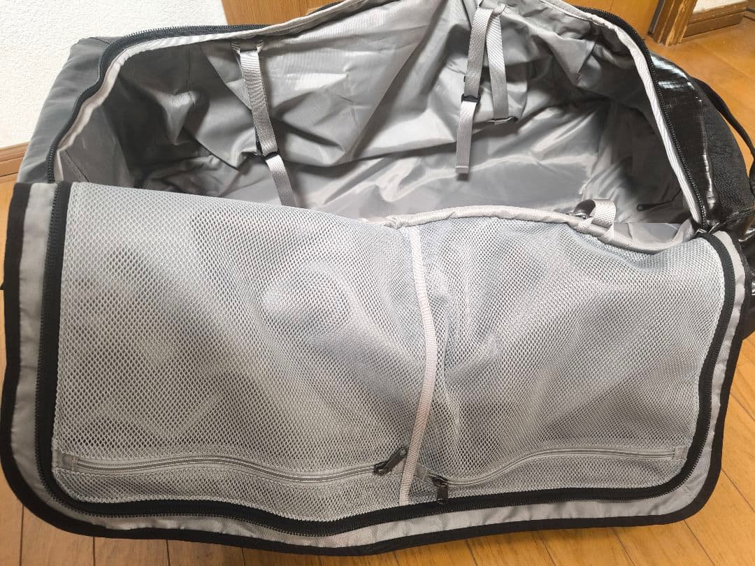 Patagoniaブラックホール·ウィールド·ダッフル １００ＬBLK