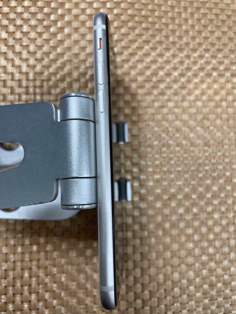 iPhone SE 第3世代 128 GB スターライトSIMフリー【6365】