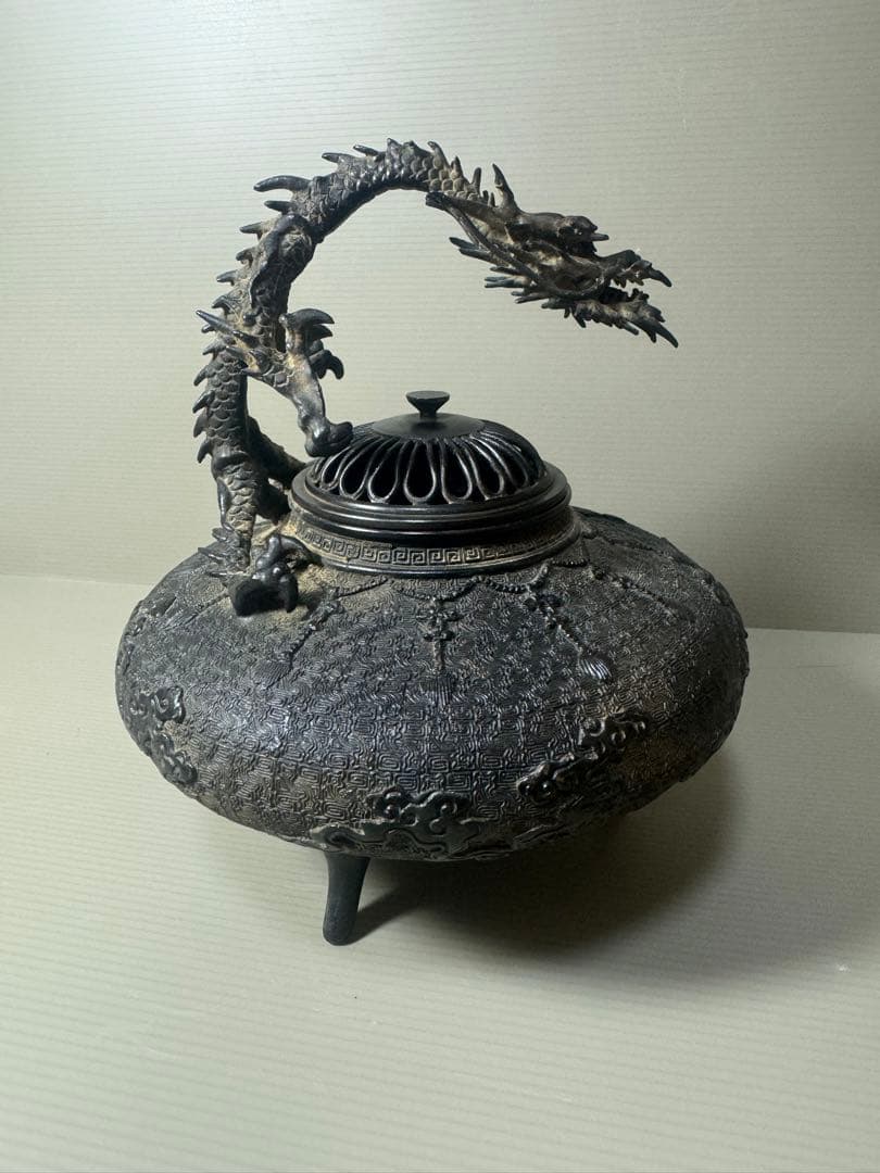 2069 高岡銅器　金工師 米田秀保 造  蝋型鋳銅 立龍提手 瓔珞雲図 香炉