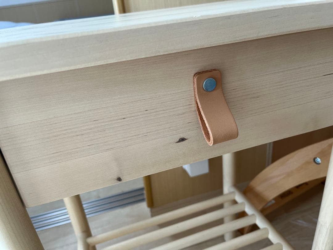 IKEA BJÖRKSNÄS ビョルクスネースサイドテーブル 48x38 cm