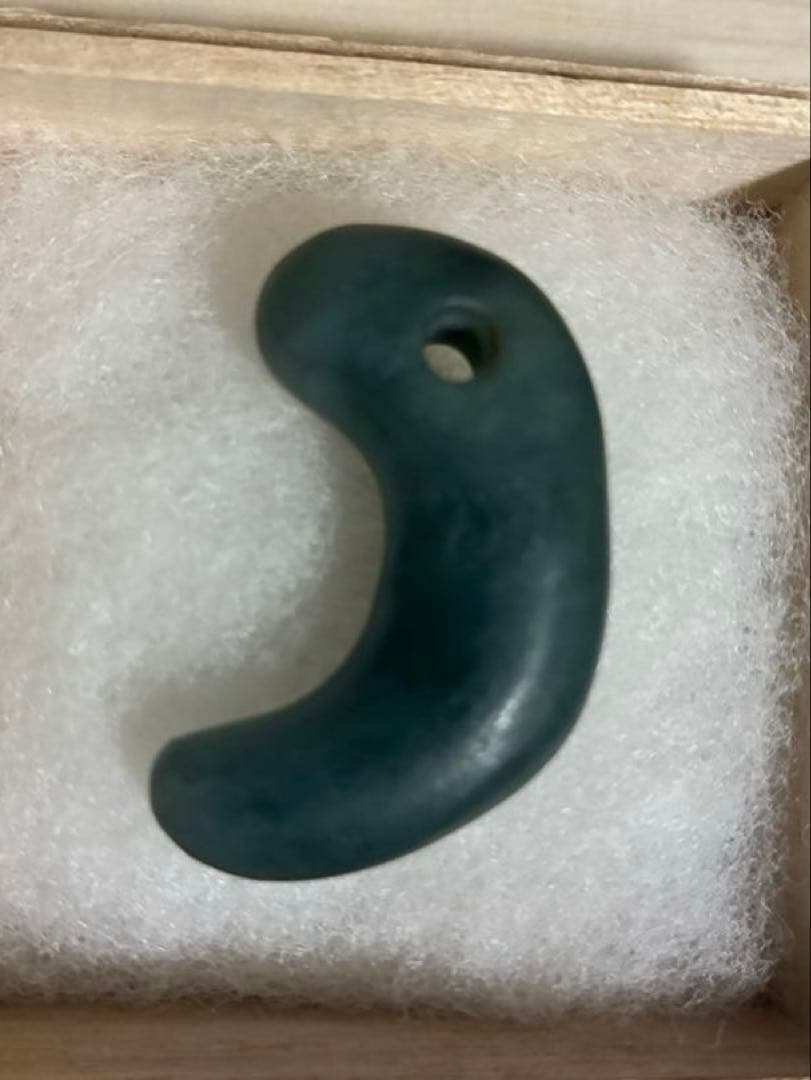 勾玉　出土品　翡翠　青勾玉　縄文期　弥生期
