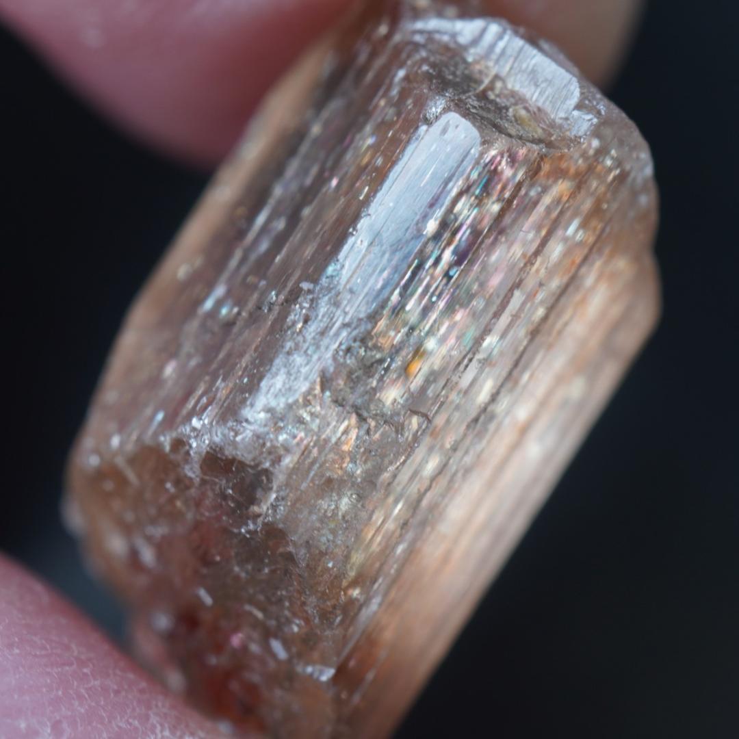 サンストーンスキャポライト　結晶　原石　タンザニア産