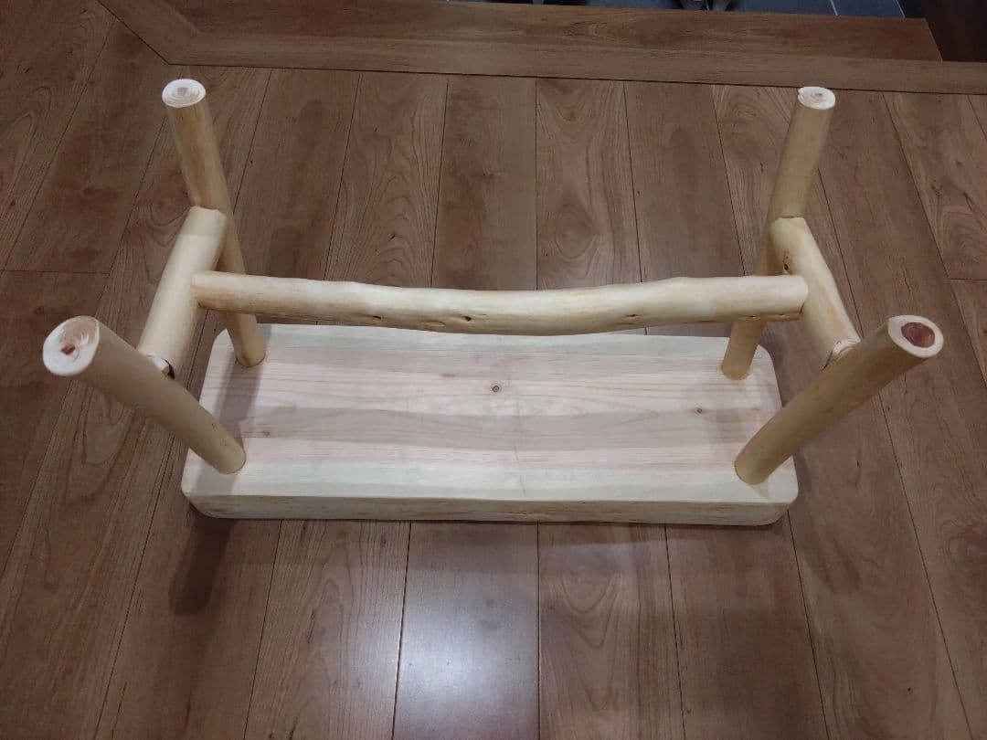 檜のベンチ㊻　最終値下げ❕　耳付き、脚は檜の枝❕総檜造りリビング食卓のベンチに❕