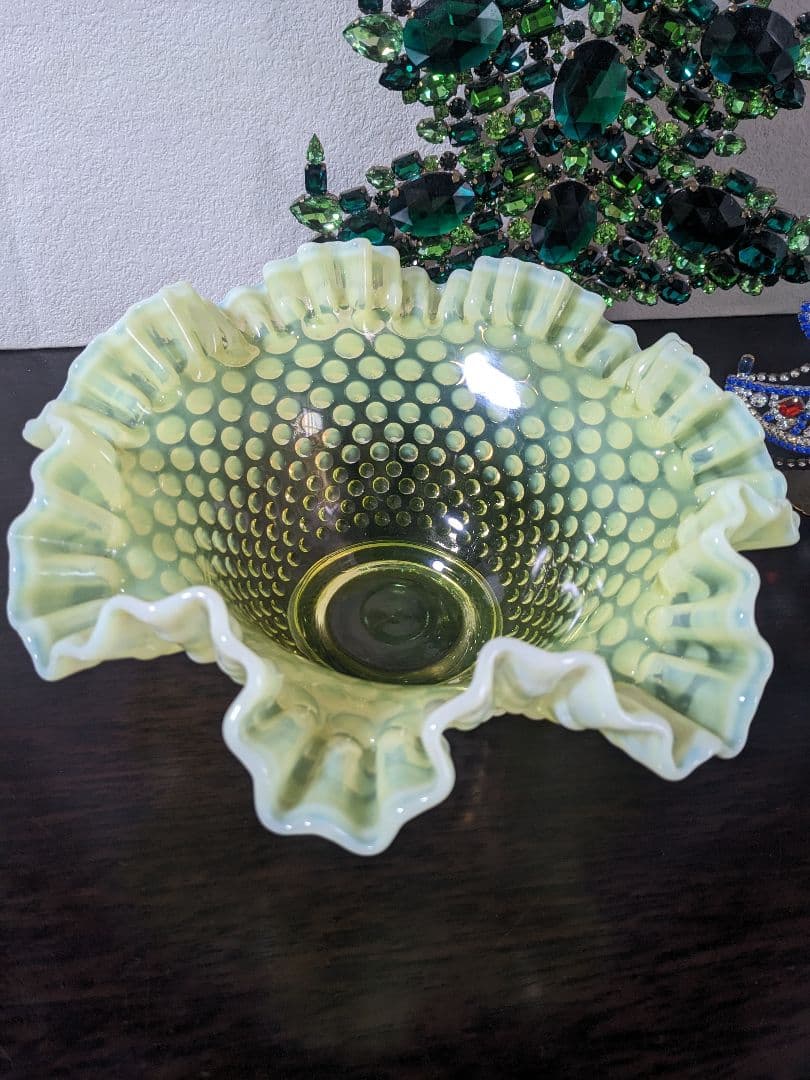 フェントン　ウランガラス　ヴァセリン　ホブネイルオパルセント　ラージフリルボウル