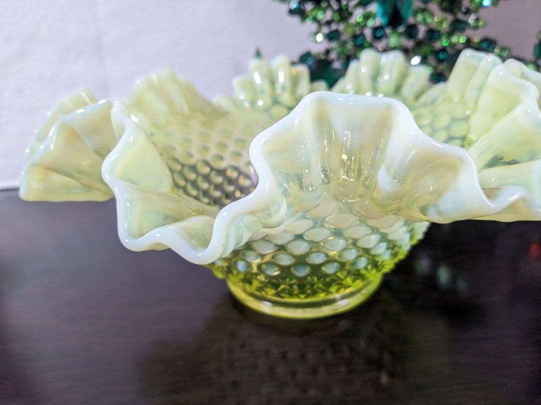 フェントン　ウランガラス　ヴァセリン　ホブネイルオパルセント　ラージフリルボウル