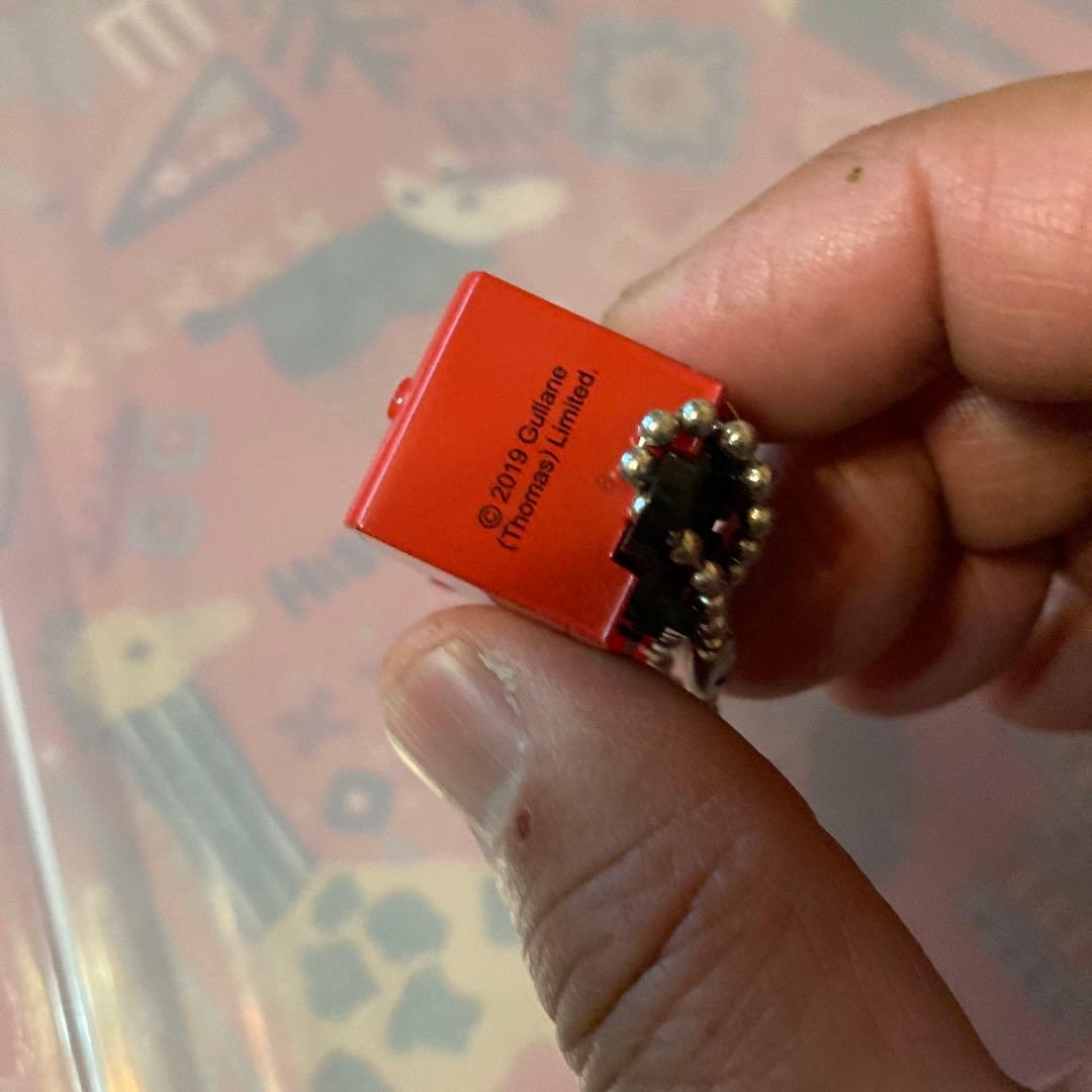 トーマス　キーホルダー　消防車　プラ　LED点灯　電池交換不可　動作保証無し