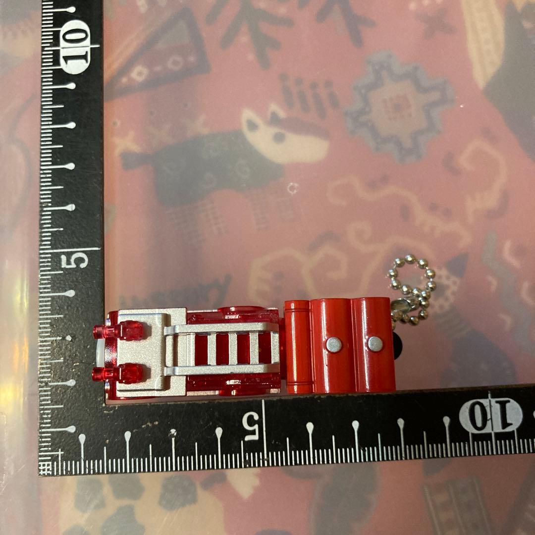 トーマス　キーホルダー　消防車　プラ　LED点灯　電池交換不可　動作保証無し