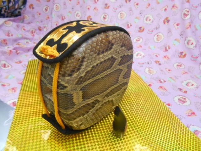 P11現品販売(送料無料)16.980円　沖縄三線専用　蛇皮強化張チーガ、黒檀爪