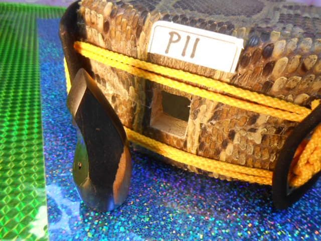 P11現品販売(送料無料)16.980円　沖縄三線専用　蛇皮強化張チーガ、黒檀爪